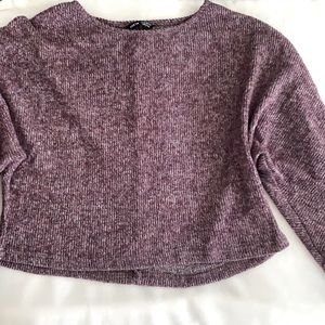 Loose long sleeve crop top.